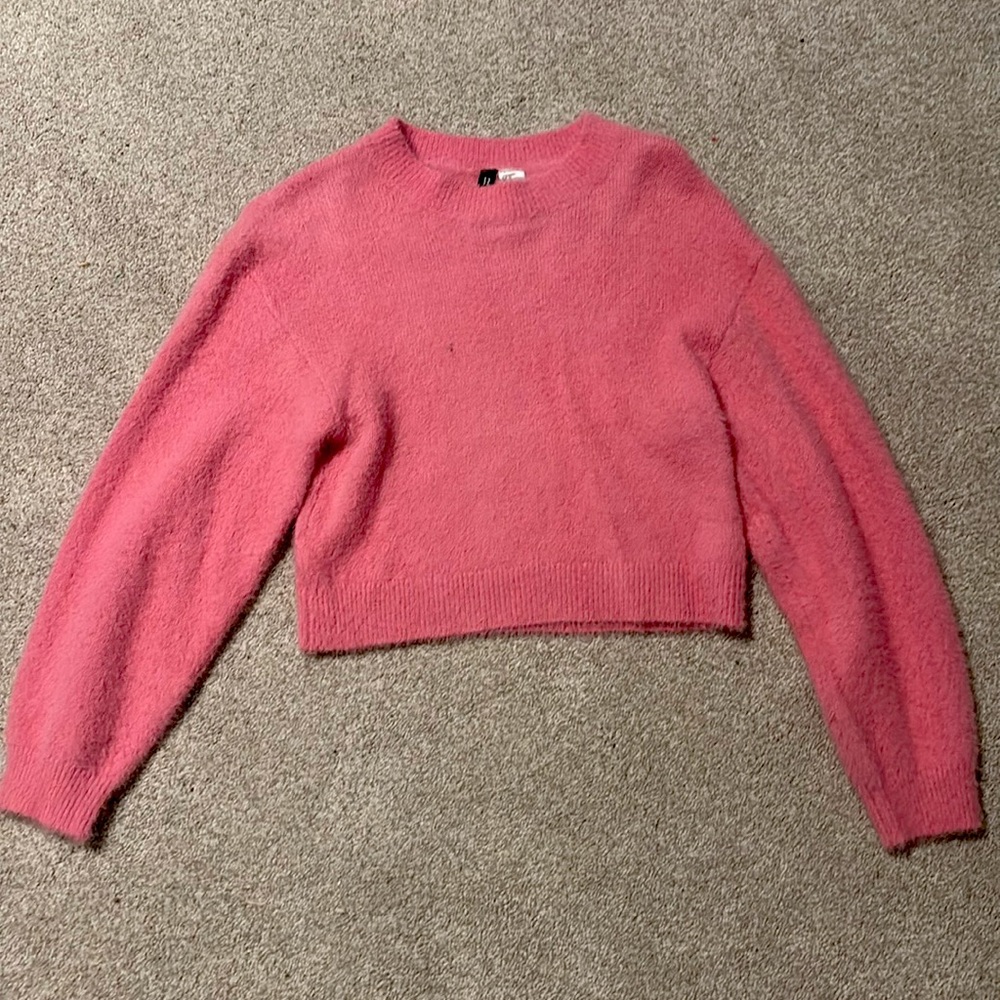 H&M 
Pink cropped sweater
WORN ONCE
